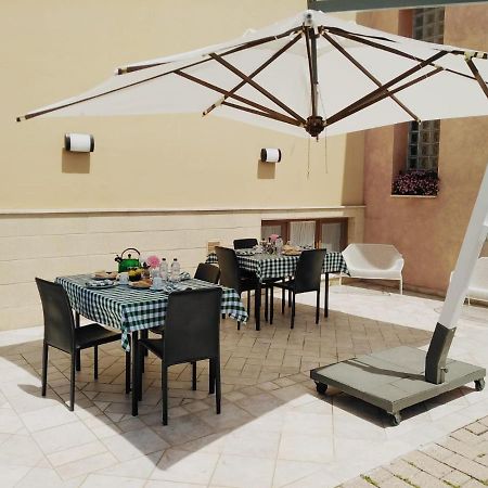 The Holiday House Hotel Santeramo in Colle Exterior photo