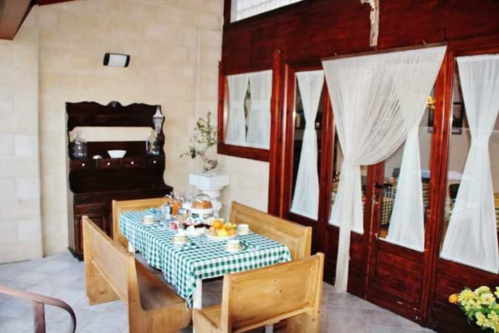The Holiday House Hotel Santeramo in Colle Exterior photo