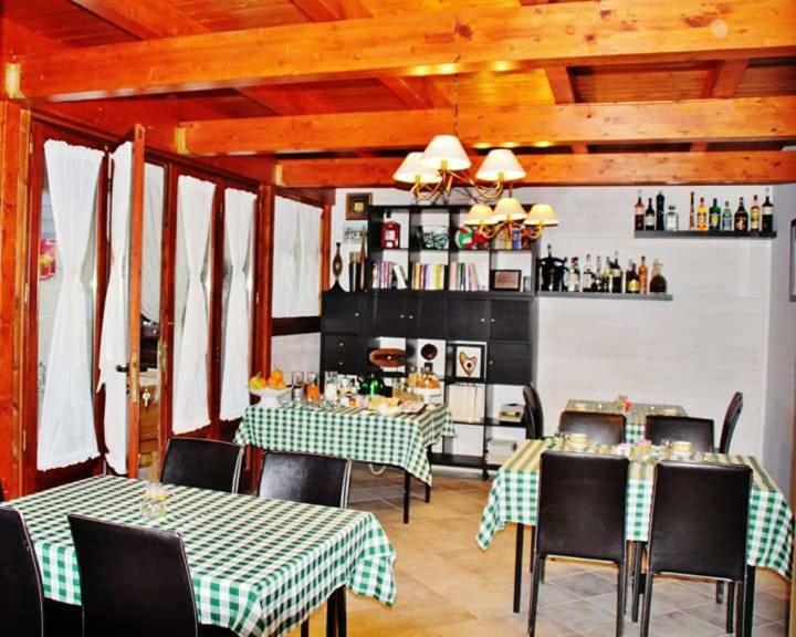 The Holiday House Hotel Santeramo in Colle Exterior photo